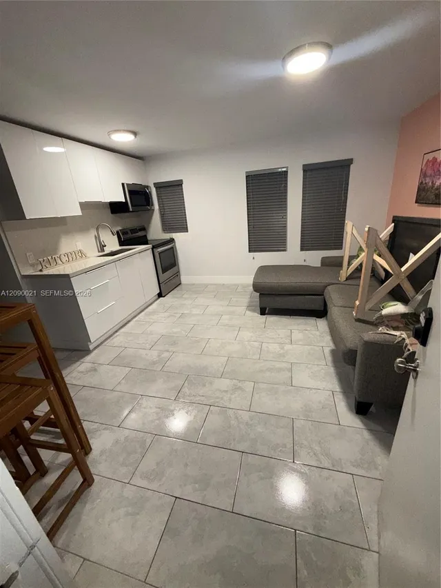 1-bedroom rental at 2020 Washington Street #4, Hollywood