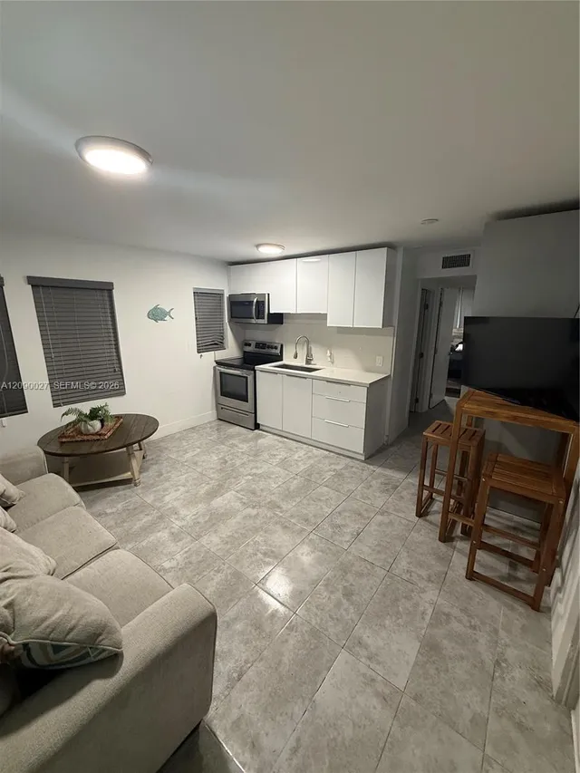 1-bedroom rental at 2020 Washington Street #3, Hollywood