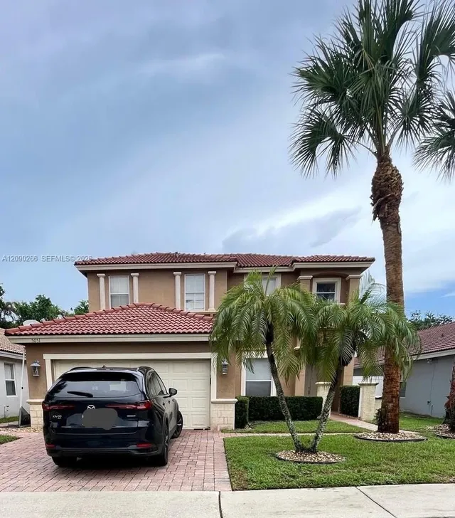 5-bedroom rental at 5051 SW 35th Way, Hollywood