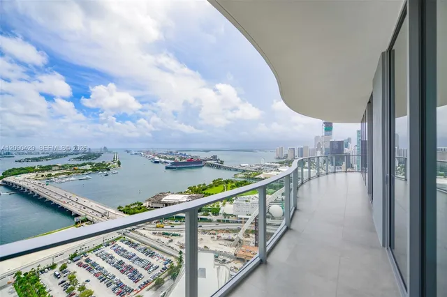 3-bedroom rental at 1400 Biscayne Boulevard #4201, Miami