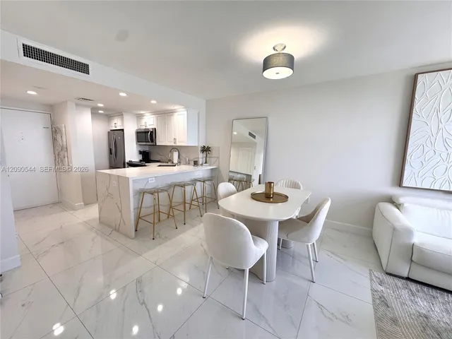 1-bedroom rental at 2899 Collins Avenue #1037, Miami Beach