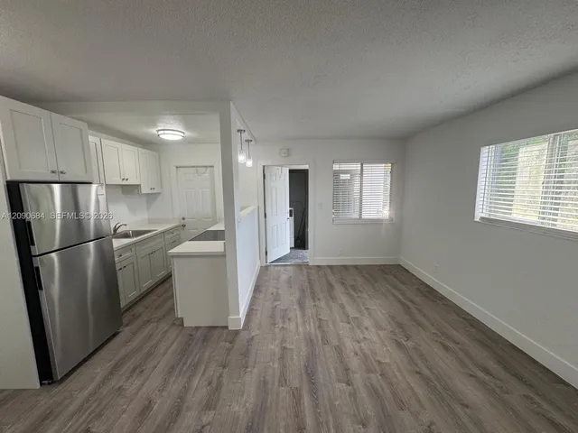 1-bedroom rental at 2325 Arthur Street #10, Hollywood