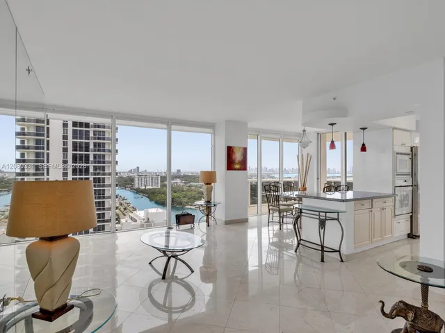 2-bedroom rental at 4779 Collins Avenue #2805, Miami Beach