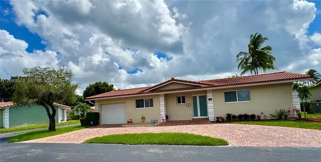 2-bedroom home at 7190 E Tropical Way, Plantation