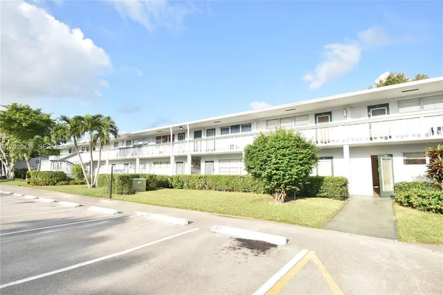 1-bedroom home at 167 Oakridge L #167, Deerfield Beach