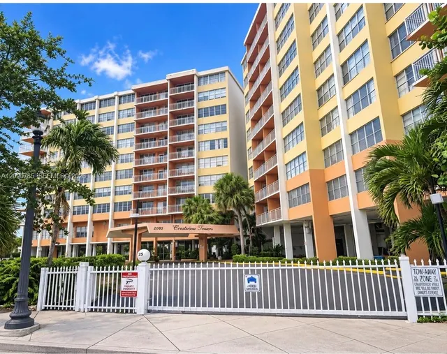 1-bedroom rental at 2025 NE 164th Street #819, North Miami Beach
