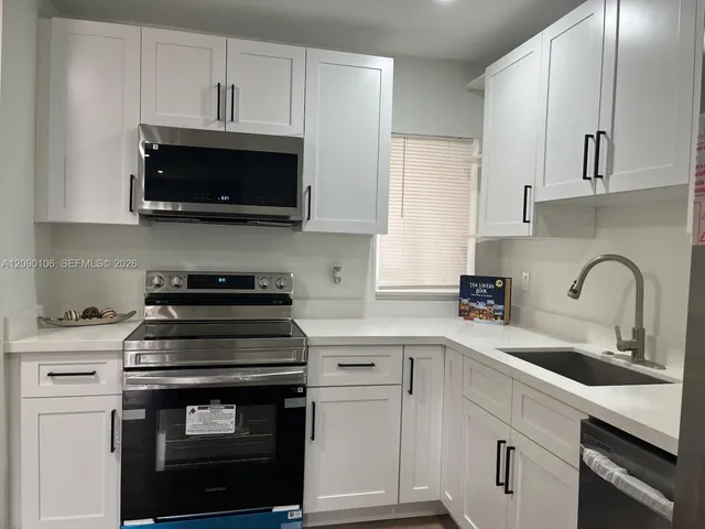 2-bedroom rental at 5020 SW 26th Avenue #1-2, Dania Beach