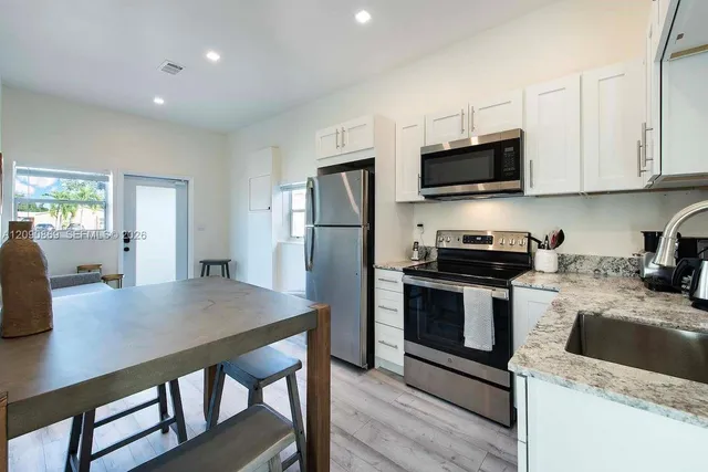 1-bedroom rental at 115 SE 2nd Street #2, Hallandale Beach