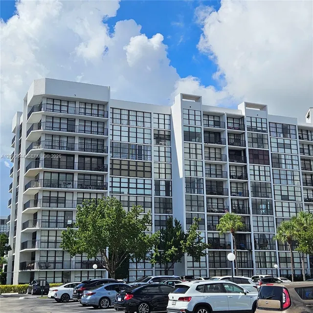 2-bedroom rental at 1000 Parkview Drive #124, Hallandale Beach