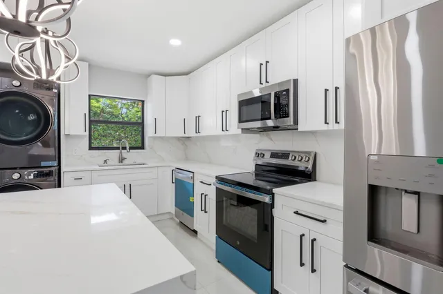 2-bedroom rental at 2975 NE 2ND Avenue, Boca Raton