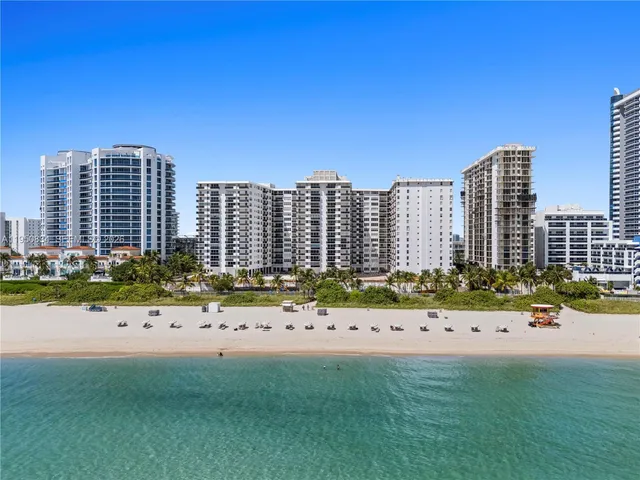 1-bedroom home at 6039 Collins Avenue #809, Miami Beach