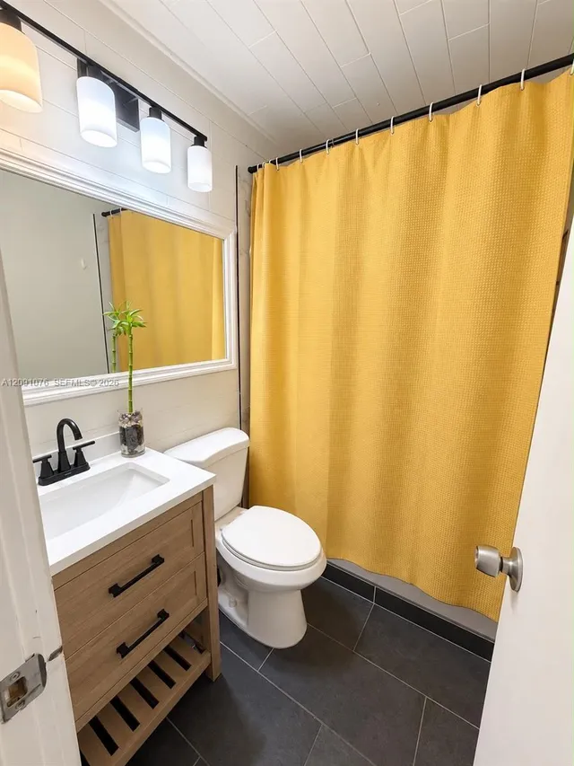 3-bedroom home at 2331 Mckinley Street, Hollywood