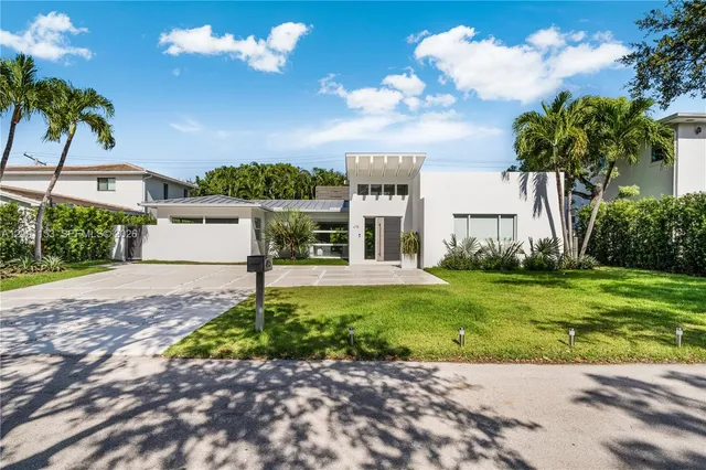 4-bedroom home at 475 Woodcrest Road, Key Biscayne