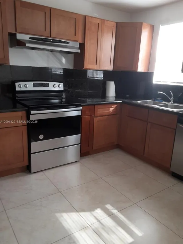 1-bedroom rental at 2200 Taylor Street #101, Hollywood