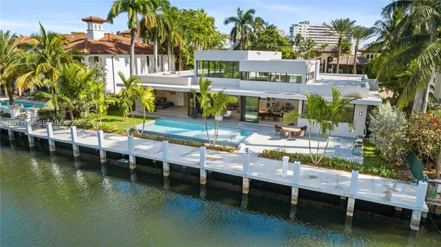 4-bedroom rental at 401 Royal Plaza Drive #na, Fort Lauderdale