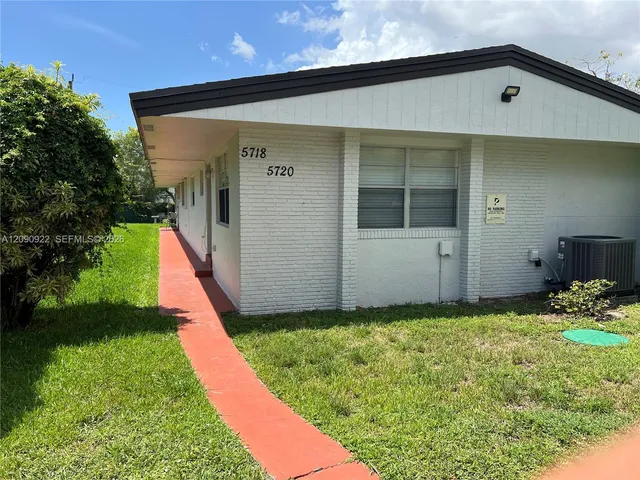 2-bedroom rental at 5718 Lincoln Street #5718, Hollywood