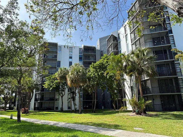 2-bedroom rental at 3301 N Country Club Drive #211, Aventura
