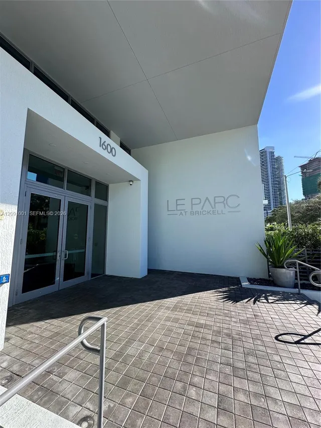 1-bedroom rental at 1600 SW 1st Avenue #605, Miami