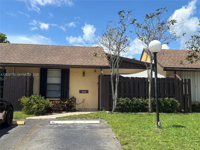 2-bedroom rental at 505 Briarwood Circle #2-59, Hollywood