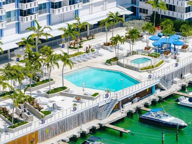 2-bedroom rental at 800 West Avenue #435, Miami Beach