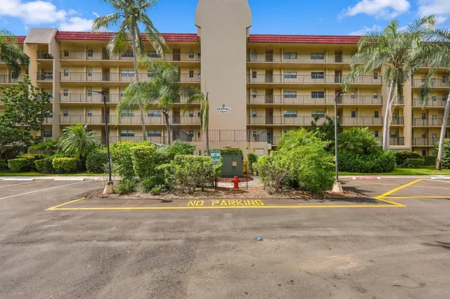 2-bedroom home at 3810 Via Poinciana #202, Lake Worth