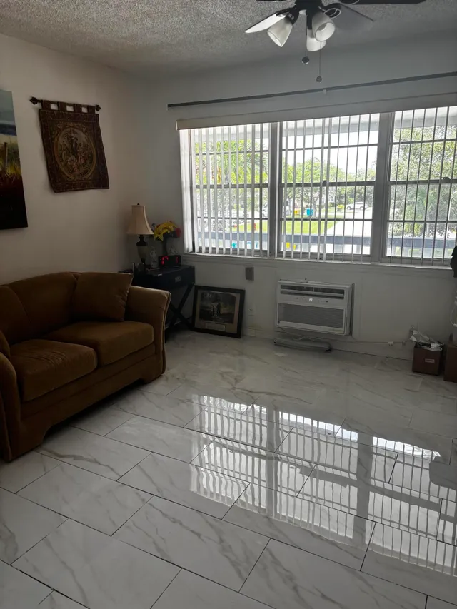 1-bedroom home at 237 NORTHAMPTON L, West Palm Beach