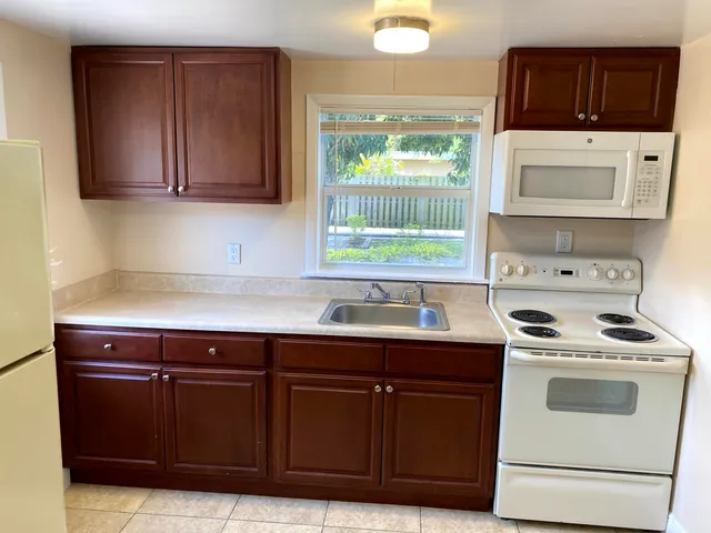 2-bedroom rental at 4821 Vermont Avenue #2, Lake Worth