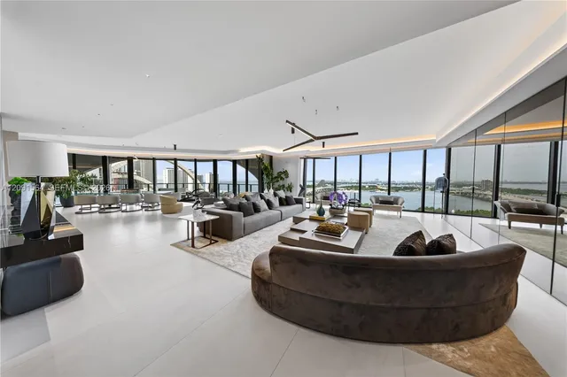 4-bedroom home at 1000 NE Biscayne Boulevard #2202, Miami