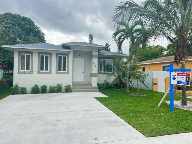3-bedroom rental at 2254 Cody Street, Hollywood