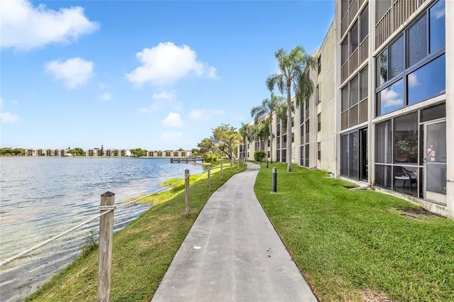 2-bedroom home at 118 Lake Emerald Drive #103, Oakland Park