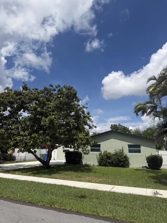 4-bedroom rental at 6741 NW 8TH Street, Margate