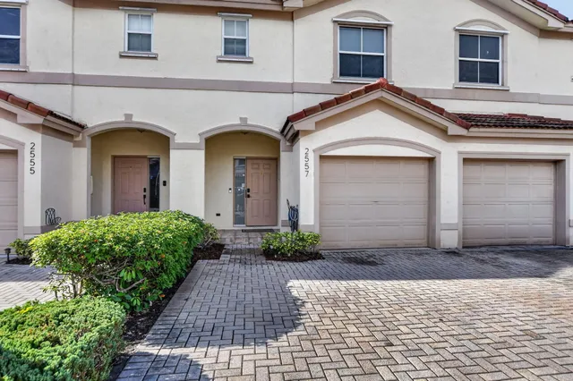 3-bedroom rental at 2557 Riverside Drive, Coral Springs