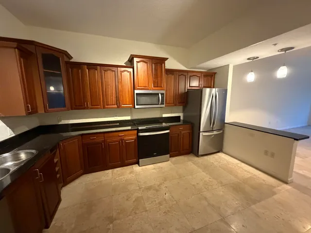 3-bedroom rental at 1640 PRESIDENTIAL Way #307, West Palm Beach