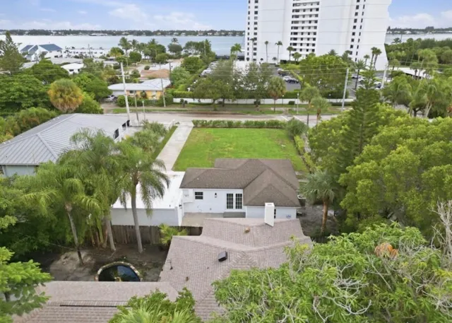 2-bedroom rental at 5203 N FLAGLER Drive, West Palm Beach