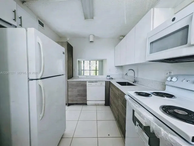 2-bedroom home at 8429 Forest Hills Drive #305, Coral Springs
