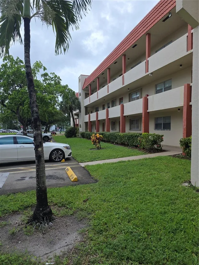 1-bedroom home at 3071 E Sunrise Lakes Drive #107, Sunrise
