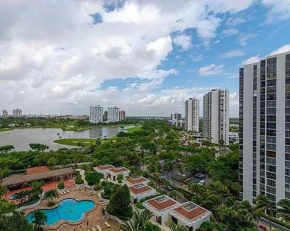2-bedroom home at 20281 E Country Club Drive #1105, Aventura