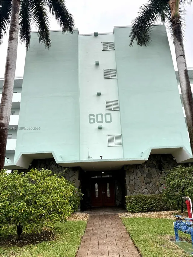2-bedroom home at 600 NE 14th Avenue #224, Hallandale Beach