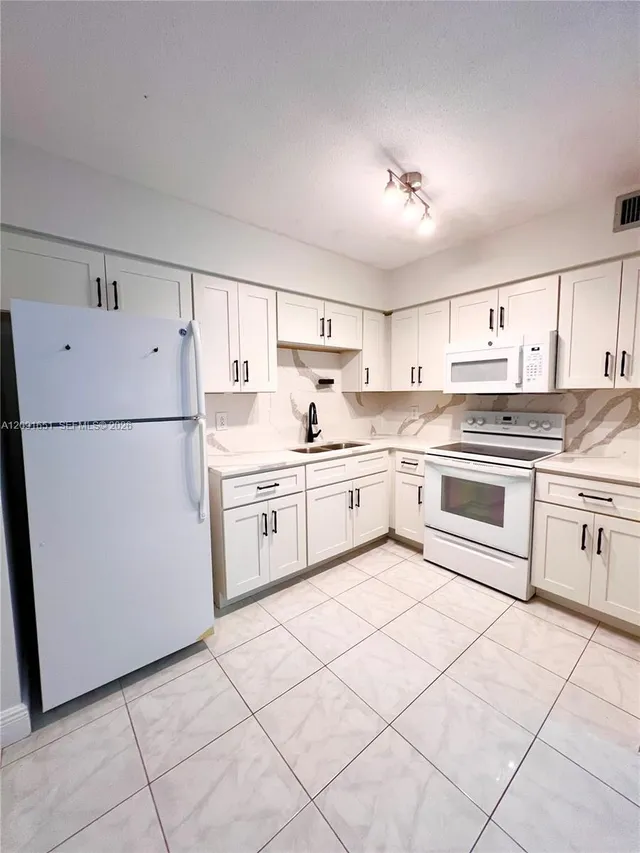 2-bedroom rental at 260 NW 19th Street #0270, Boca Raton