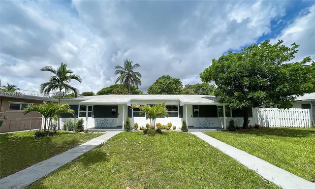 2-bedroom rental at 528 SW 4th Avenue #A, Hallandale Beach