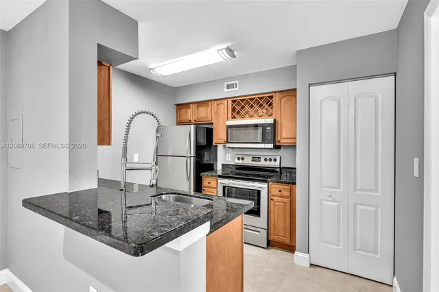 1-bedroom rental at 2820 N Oakland Forest Drive #102, Oakland Park