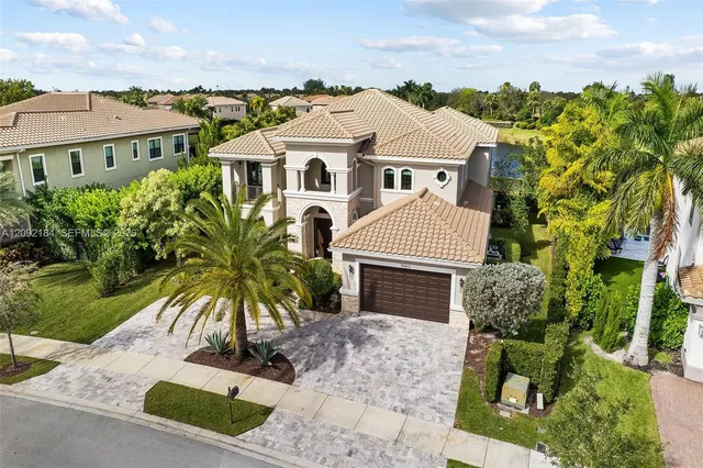 6-bedroom rental at 9960 Bay Leaf Court #9960, Parkland