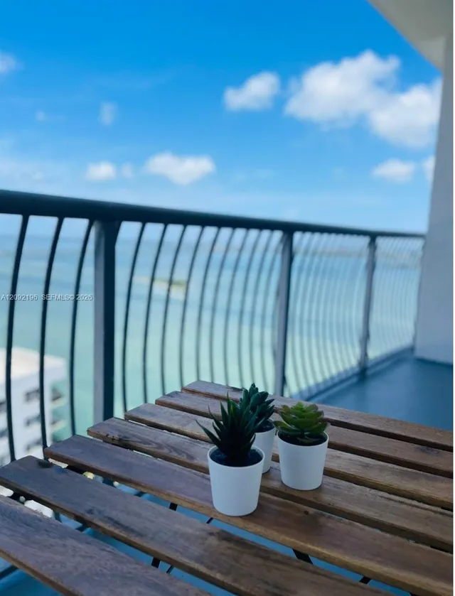 1-bedroom rental at 1750 N Bayshore Drive #4305, Miami