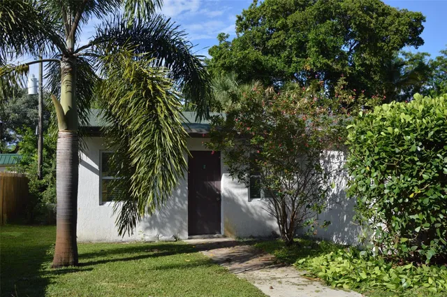 1-bedroom rental at 823 NE 14th Court, Fort Lauderdale