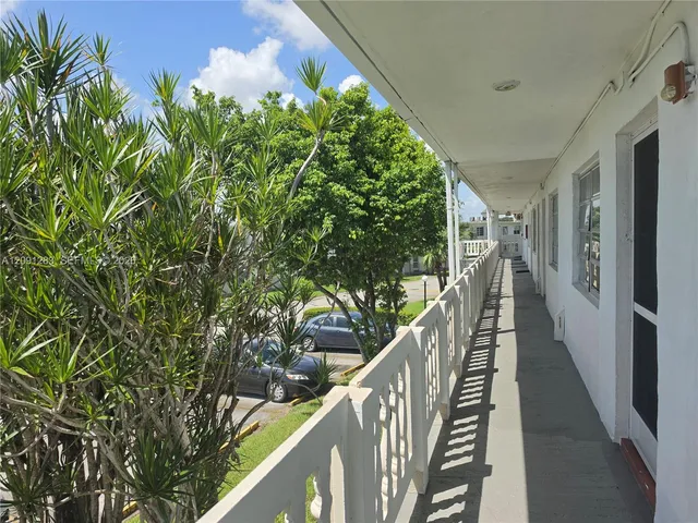 1-bedroom home at 20210 NE 2nd Avenue #V30, Miami Gardens