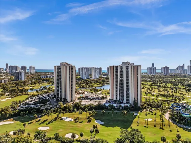 2-bedroom home at 20379 W Country Club Drive #332, Aventura