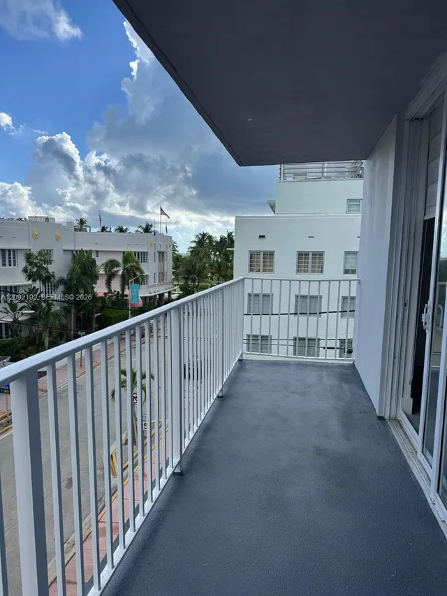 1-bedroom rental at 1255 Collins Avenue #406, Miami Beach