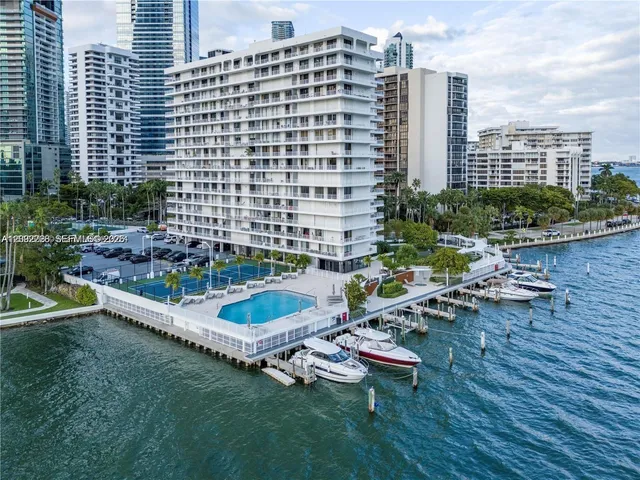 2-bedroom rental at 200 SE 15th Road #4K, Miami