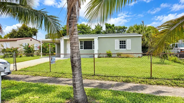 2-bedroom rental at 330 W 29TH Street W, Riviera Beach