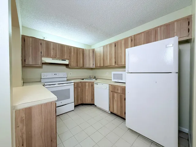 2-bedroom rental at 4891 Sable Pine Circle #B1, West Palm Beach